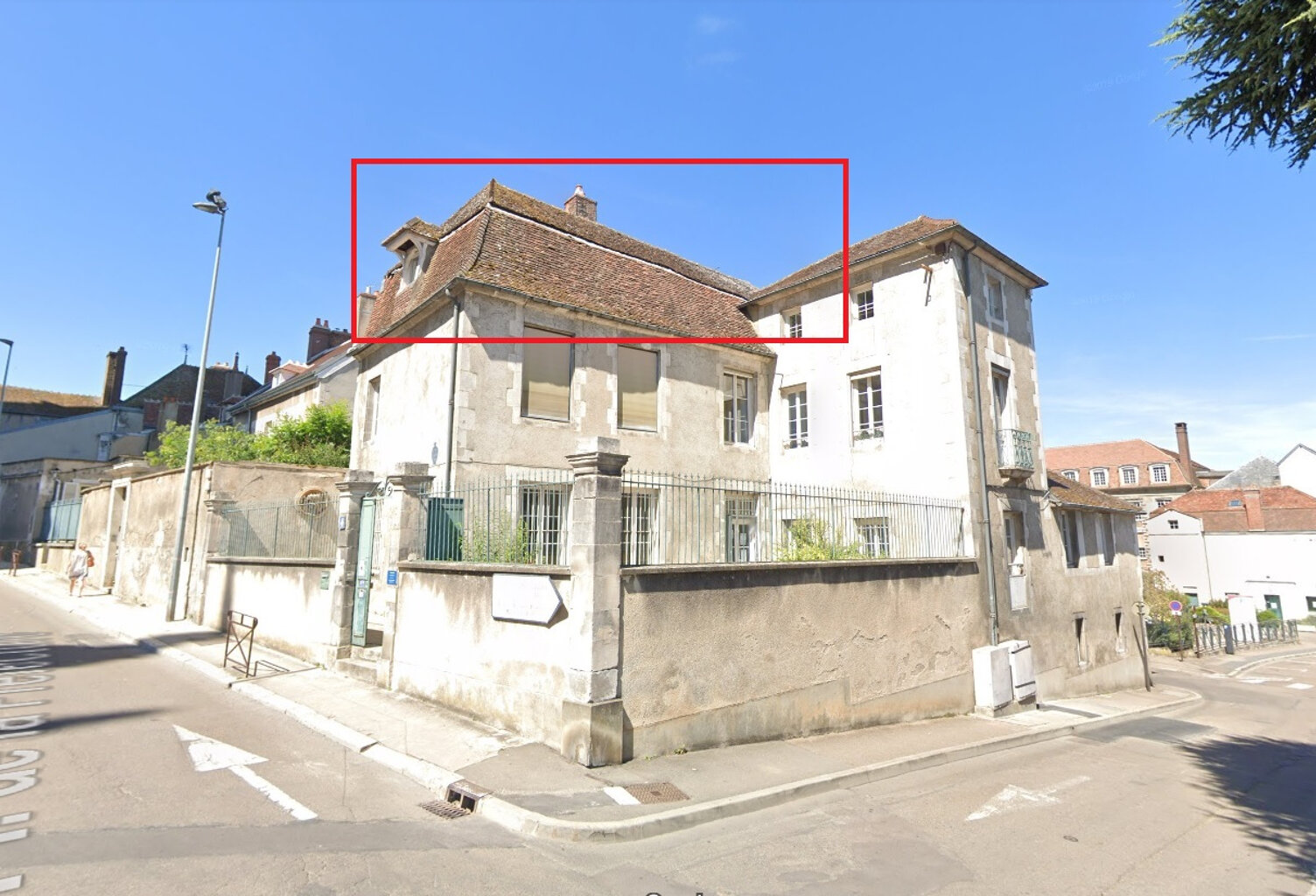 AUXERRE CENTRE - PLACE DE LA PREFECTURE -  BUREAUX - SALLE  OUVERTE - 76M² — photo 1
