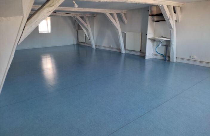 AUXERRE CENTRE - PLACE DE LA PREFECTURE -  BUREAUX - SALLE  OUVERTE - 76M² — photo 4