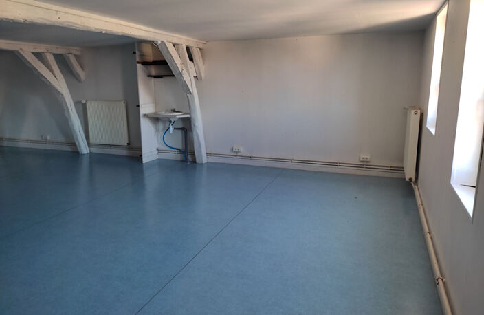 AUXERRE CENTRE - PLACE DE LA PREFECTURE -  BUREAUX - SALLE  OUVERTE - 76M² — photo 5