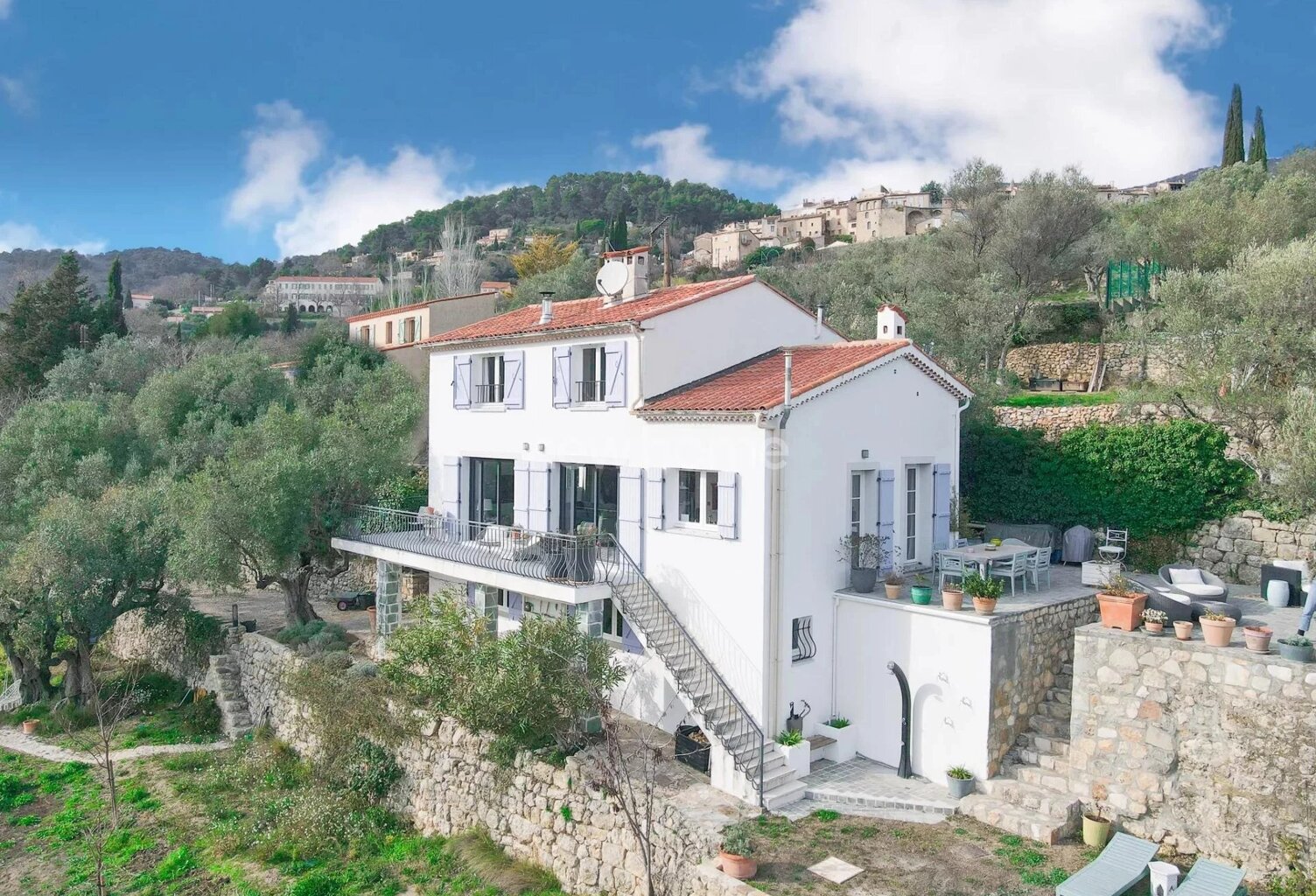 villa en parfait état avec belle vue dominante — photo 1