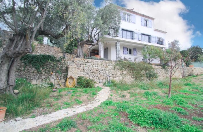 villa en parfait état avec belle vue dominante — photo 3