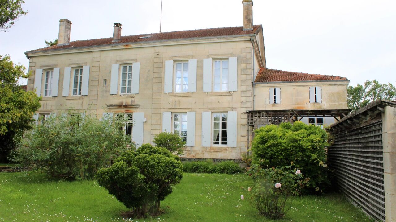 maison 12 pièces 400 m2 à vendre à Saintes (17100)