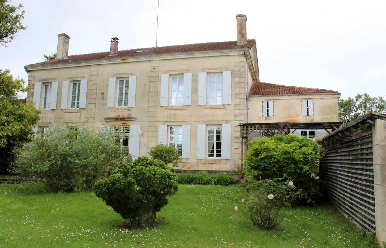 maison 12 pièces 400 m2 à vendre à Saintes (17100)