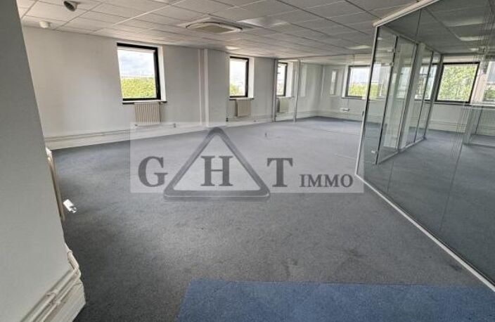 BUREAUX 200 M² A LOUER SAINT DENIS — photo 4