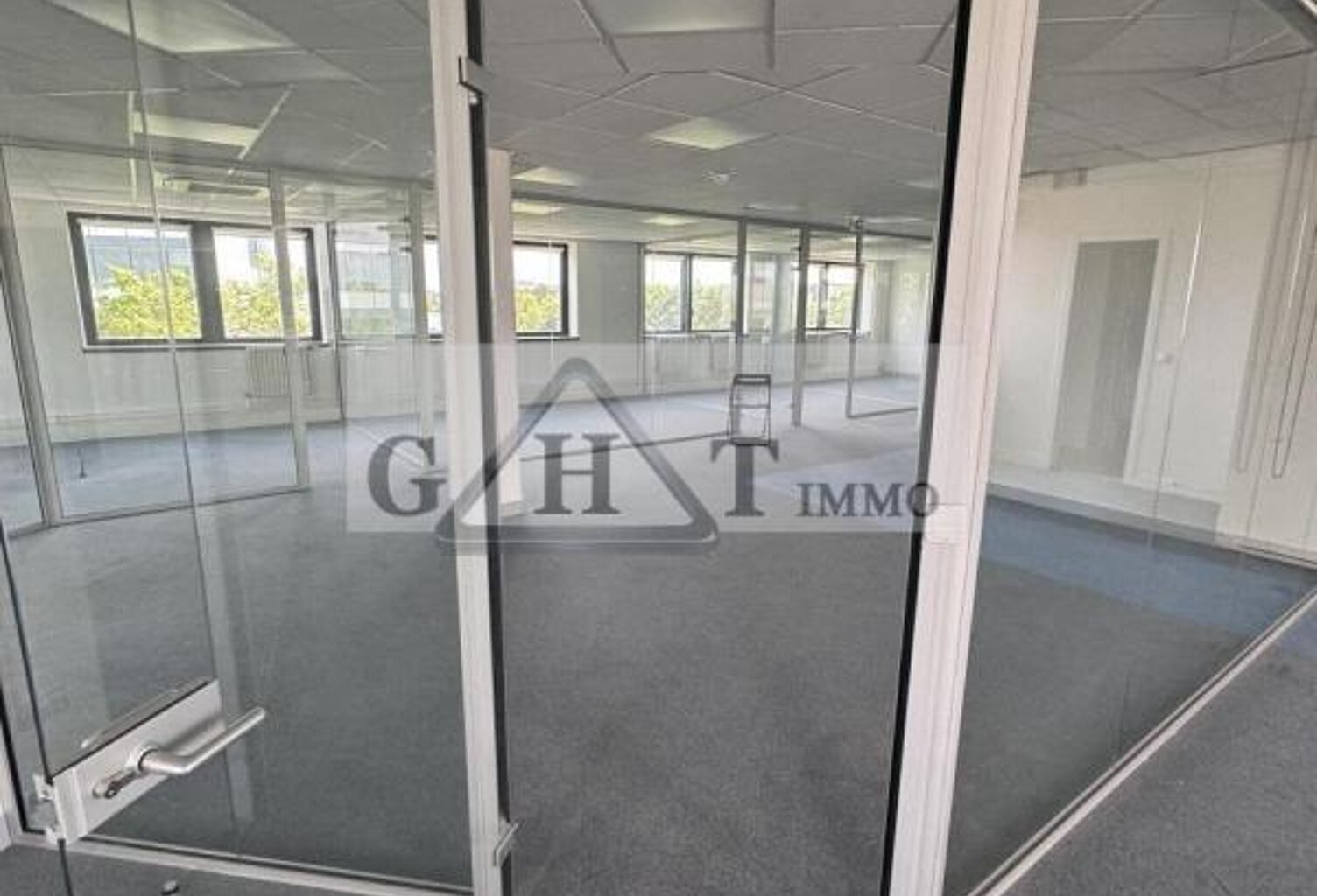 BUREAUX 400 M² A LOUER SAINT DENIS — photo 1