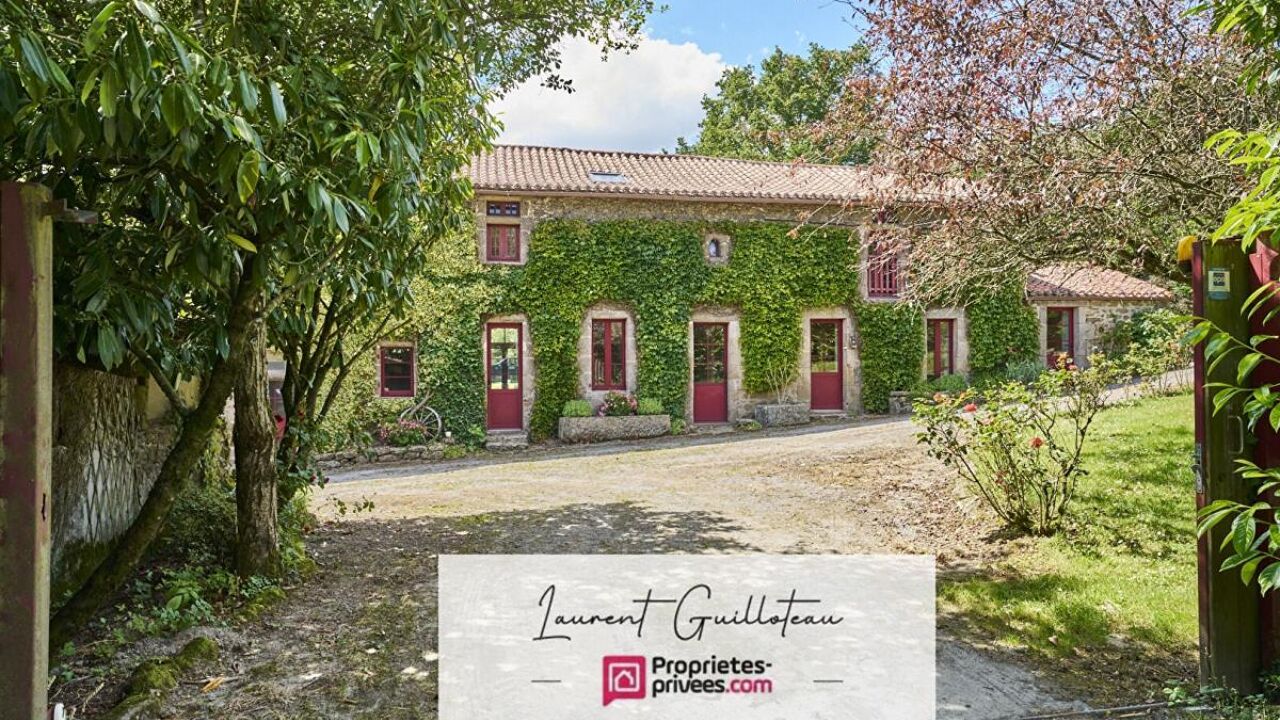 maison 8 pièces 208 m2 à vendre à Les Herbiers (85500)