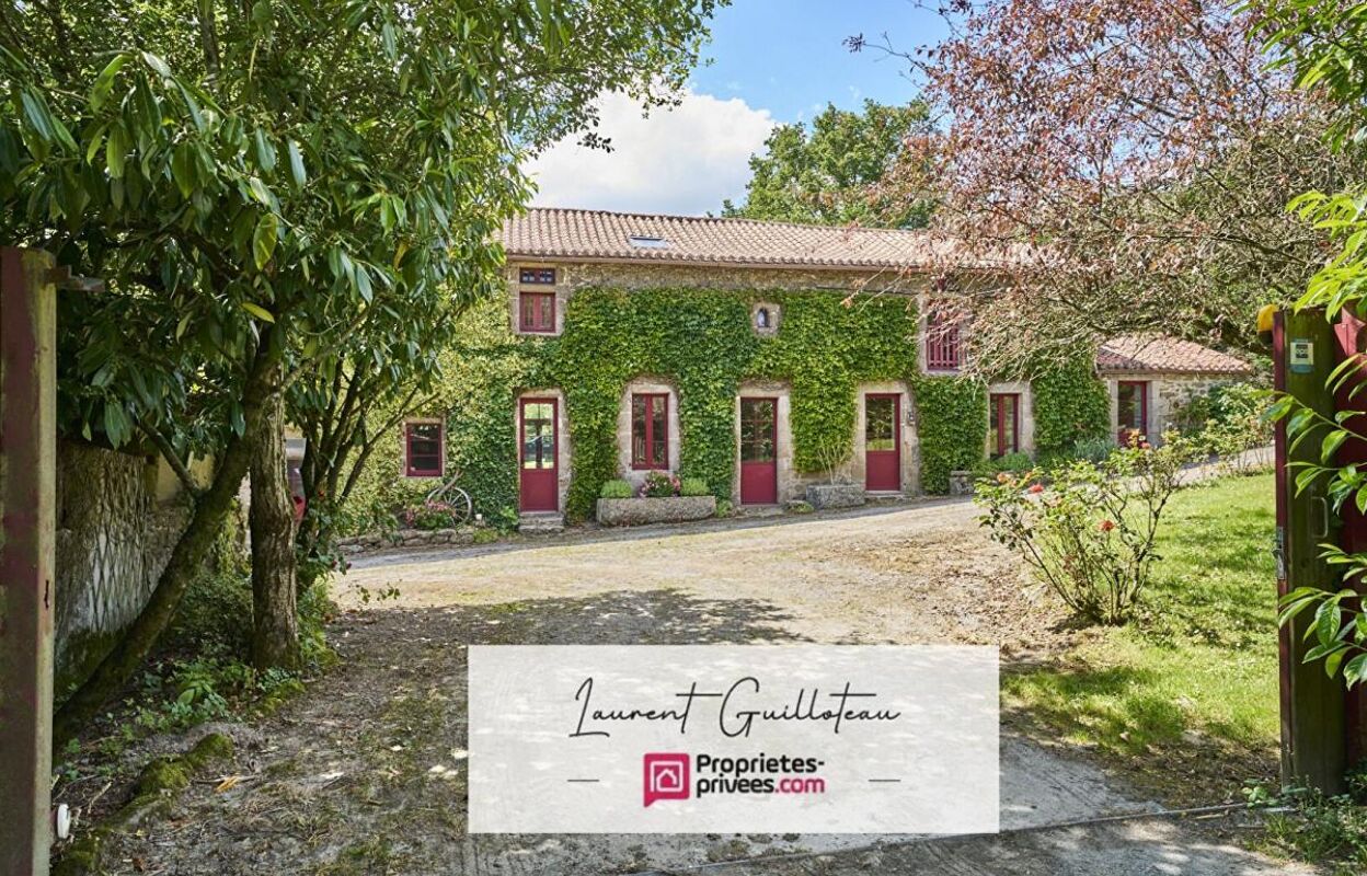 maison 8 pièces 208 m2 à vendre à Les Herbiers (85500)