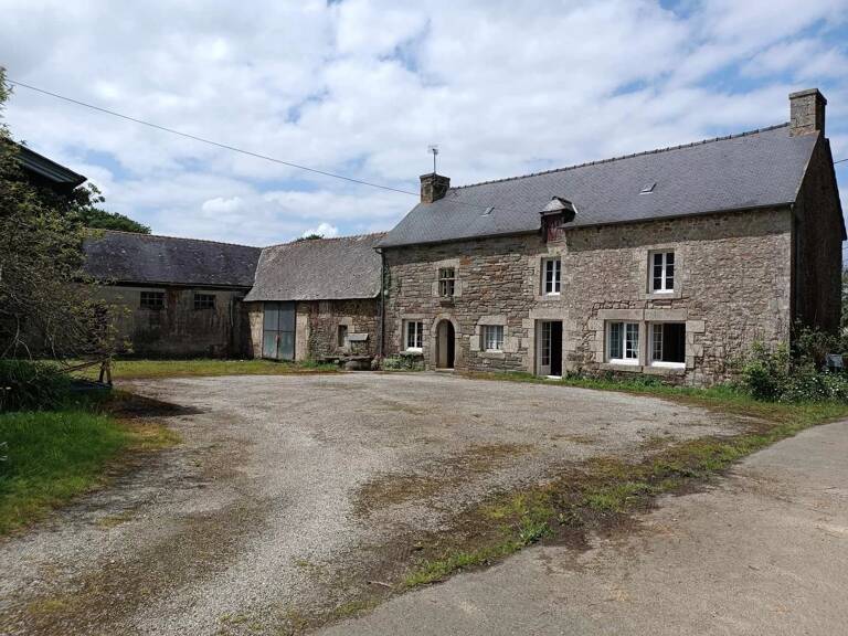 EXCLUSIVITÉ - ENTRE PONTIVY ET LOUDEAC - CORPS DE FERME — photo 1