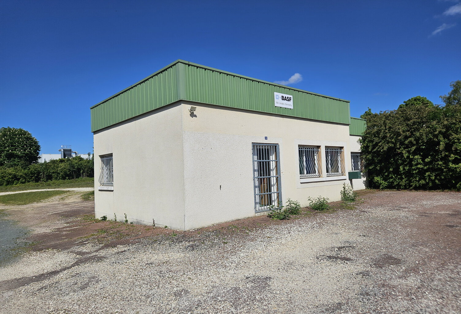 Location local industriel  195 m² à Saintes (17100) — photo 1