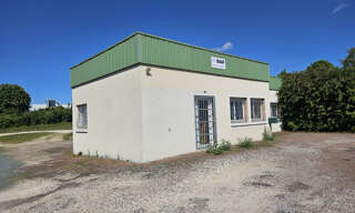 Local industriel  195 m² à louer à Saintes (17100)