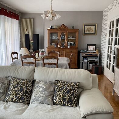 Appartement 4 pièces 220500 €