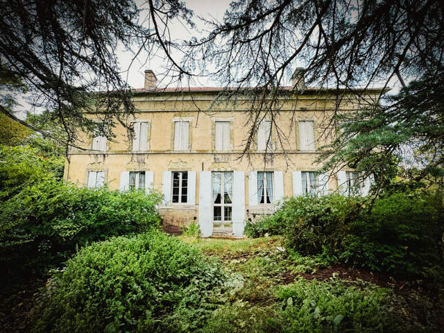 Maison de Maîtres avec dépendances sur 1Ha de terrain — photo du bien
