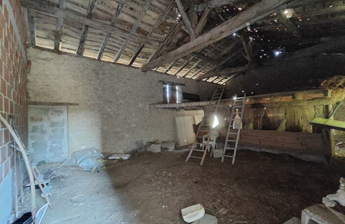 Maison plain pied 3 pièces, garage, grange et terrain arboré — photo 4