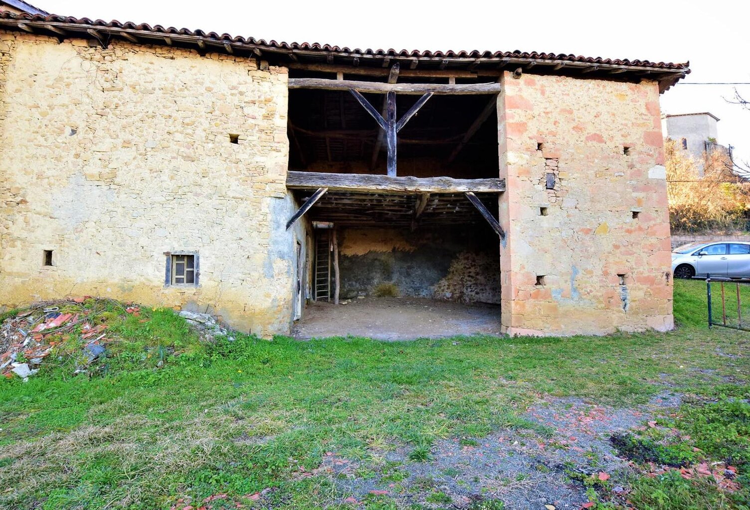 IDEAL BON BRICOLEUR GRANGE EN PIERRES À TRANSFORMER EN HABITATIO — photo 1