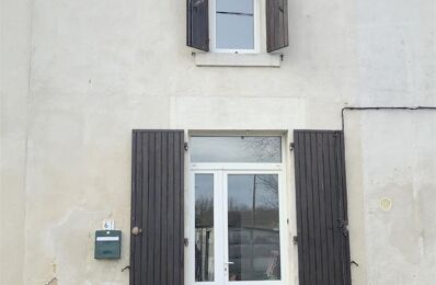 location maison 390 € CC /mois à proximité de Saint-Même-les-Carrières (16720)