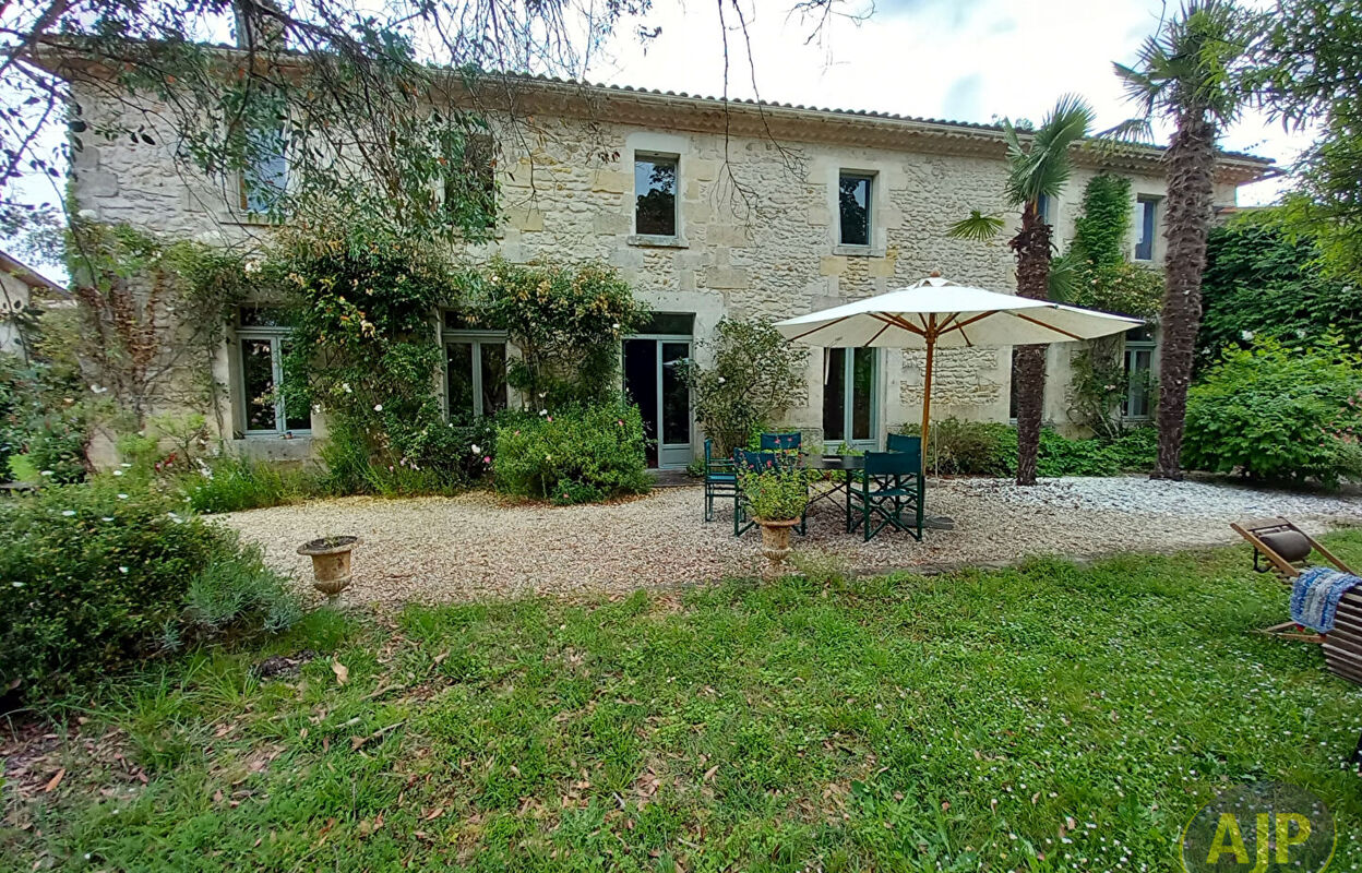 maison 9 pièces 407 m2 à vendre à Blaignan-Prignac (33340)