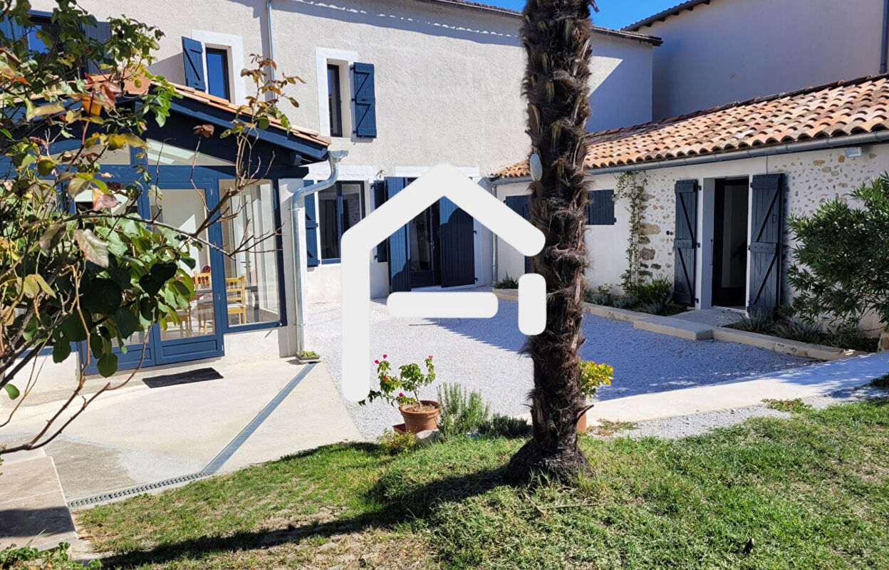 maison 8 pièces 230 m2 à vendre à Rieucros (09500)