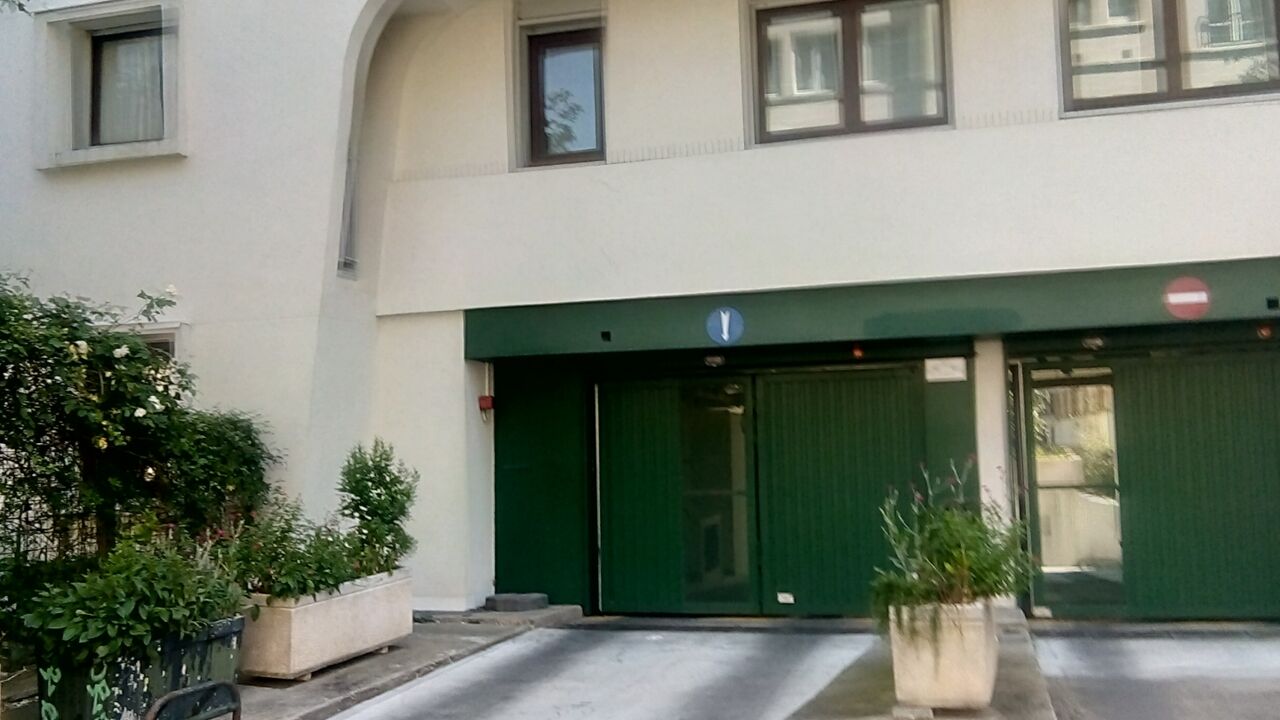 garage  pièces 10 m2 à vendre à Paris 20 (75020)