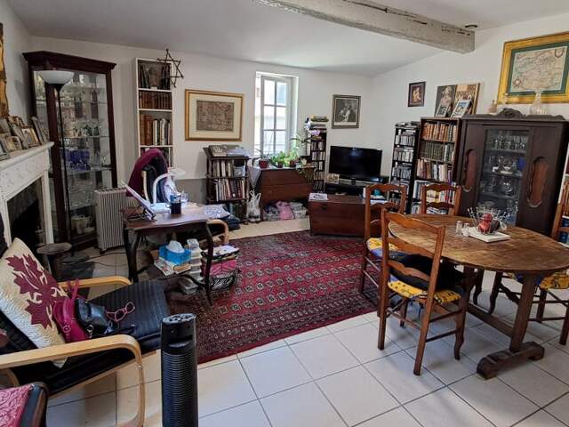 Appartement À Vendre — photo du bien