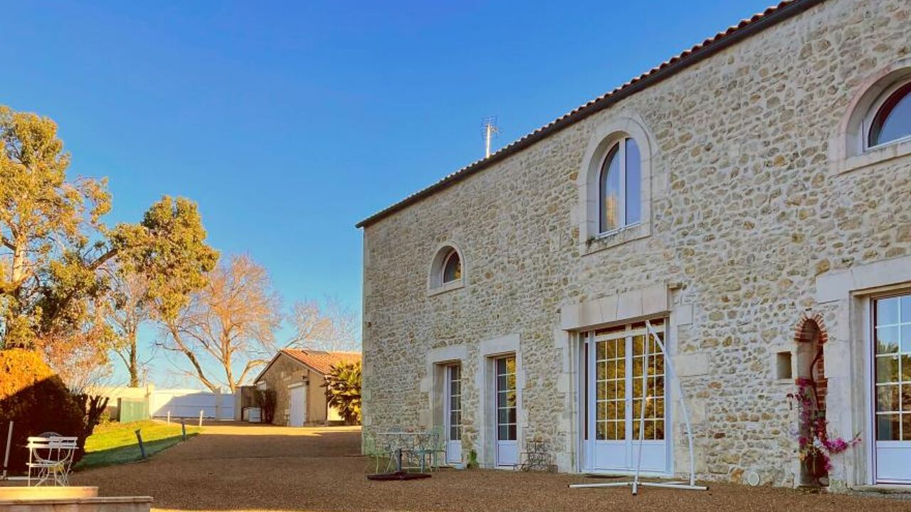 maison 6 pièces 220 m2 à vendre à Tonnay-Charente (17430)