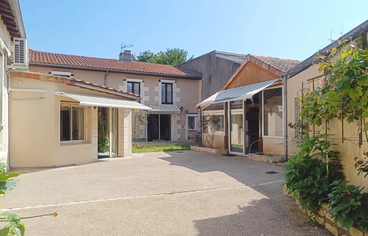 maison 6 pièces 160 m2 à vendre à Neuville-de-Poitou (86170)