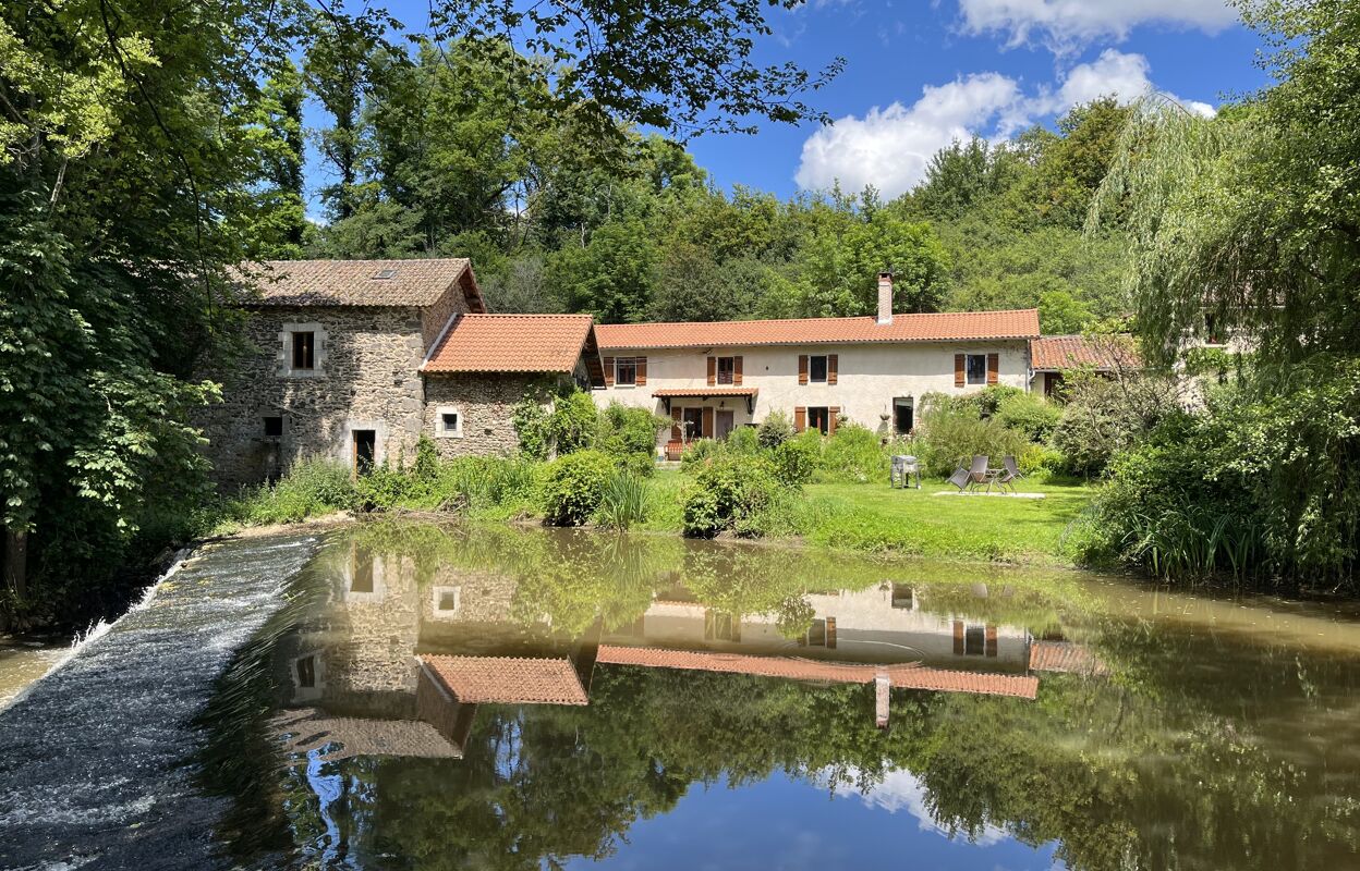 maison 7 pièces 261 m2 à vendre à Confolens (16500)