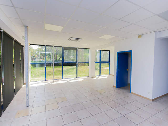 Local commercial - Hyères 221,8 m² — photo du bien
