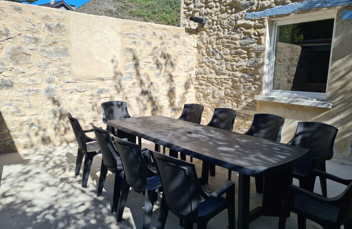 Maison en pierre, garage, agréable terrasse. — photo 4