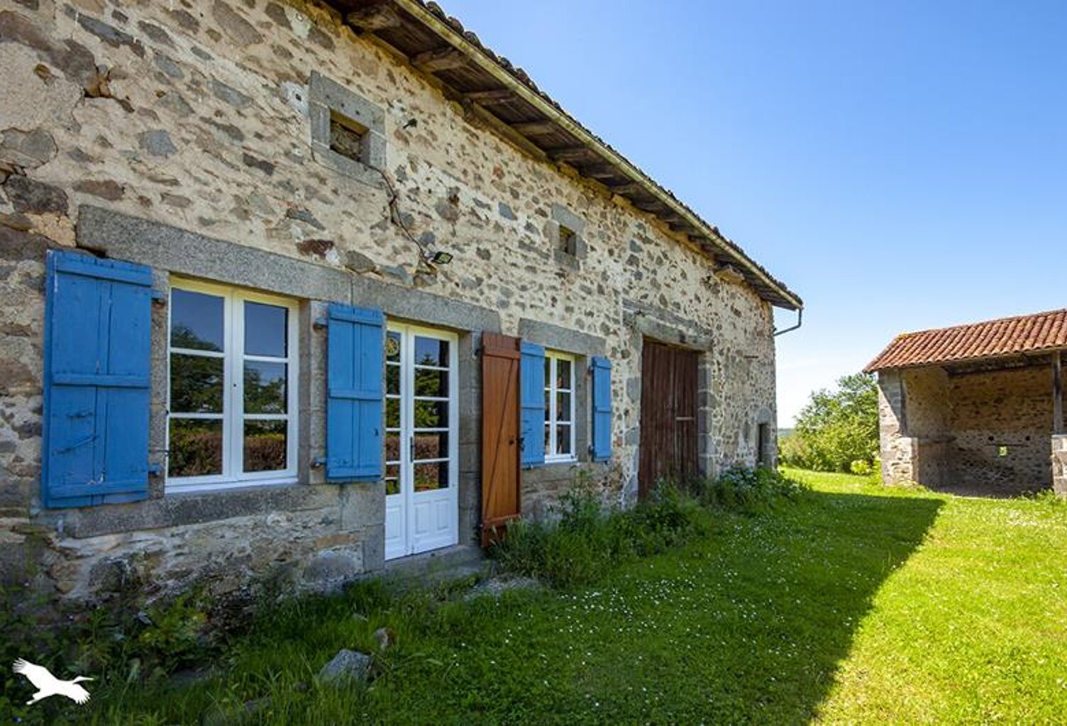 Maison en pierre de 4 pièces principales — photo 1