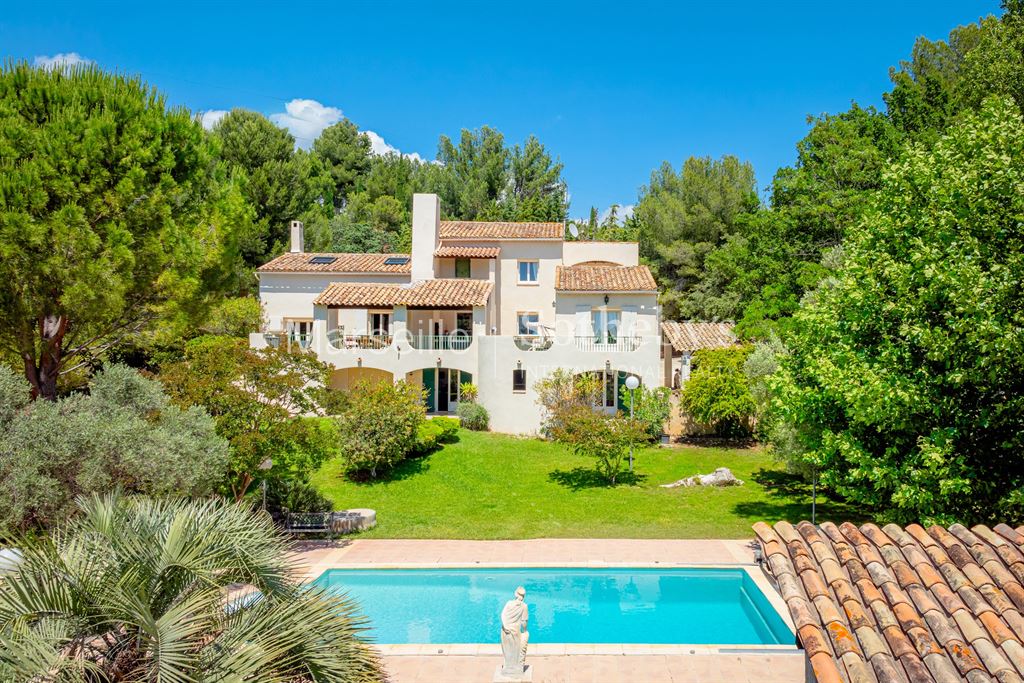 Aubagne Maison 7 pièces 285 m²