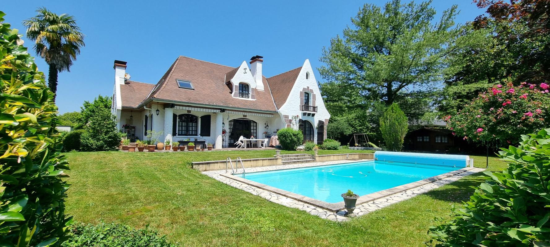 Villa / Maison  T8 à vendre Bizanos 64320