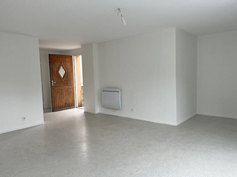 Leasing Appartement 3  pièces 65 m² La Châtre — photo 1