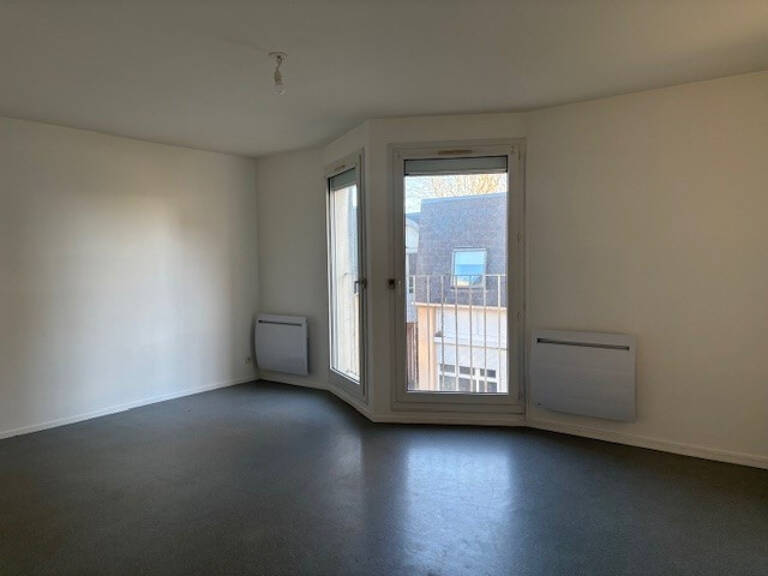 Leasing Appartement 4  pièces 82 m² La Châtre — photo 1