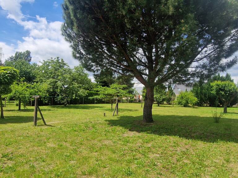 LES MONTILS - TERRAIN A BATIR DE 1161 M² — photo 1