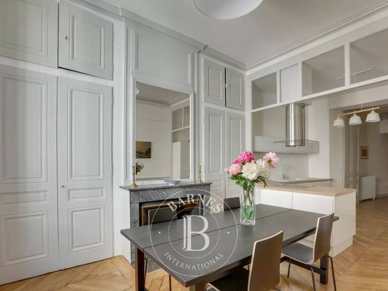 Lyon 2 - Bellecour - Appartement meublé et rénové de 117,05 m² - Cave - Grenier - 2 Chambres — photo 1