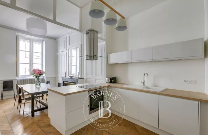 Lyon 2 - Bellecour - Appartement meublé et rénové de 117,05 m² - Cave - Grenier - 2 Chambres — photo 2