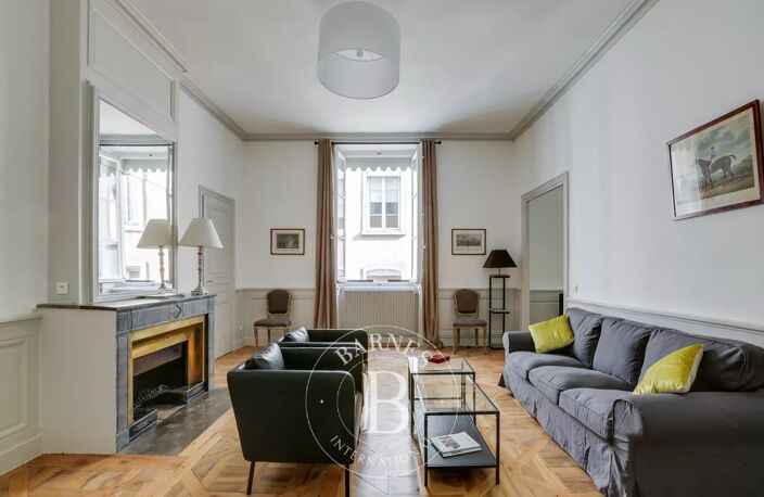Lyon 2 - Bellecour - Appartement meublé et rénové de 117,05 m² - Cave - Grenier - 2 Chambres — photo 3