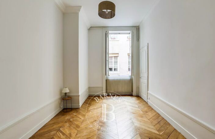 Lyon 2 - Bellecour - Appartement meublé et rénové de 117,05 m² - Cave - Grenier - 2 Chambres — photo 4