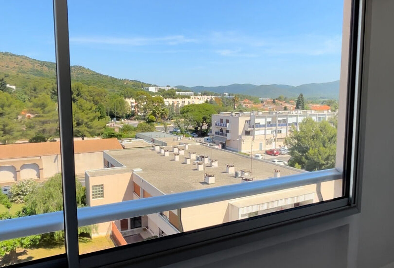 Appartement Hyères 2 pièces 39.64 m2 — photo 1