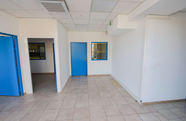 Local commercial Hyeres  221.80 m2 — photo 2