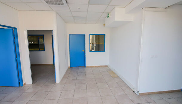 Local commercial 4 pièces  à louer Hyères 83400