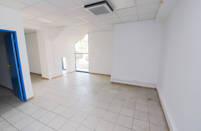Local commercial Hyeres  221.80 m2 — photo 3
