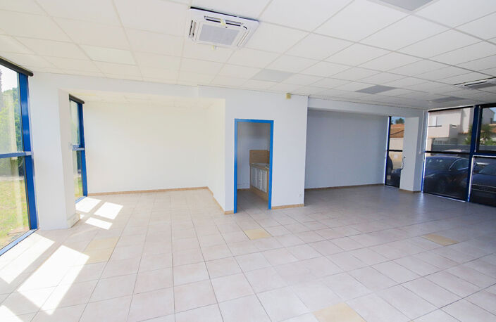 Local commercial Hyeres  221.80 m2 — photo 4