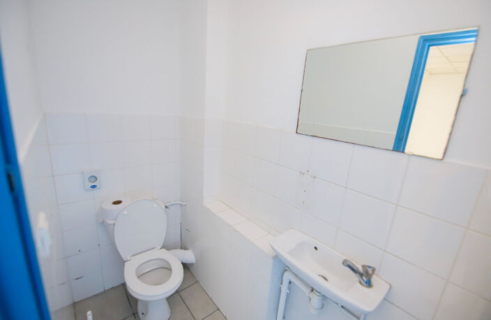 Local commercial Hyeres  221.80 m2 — photo 5