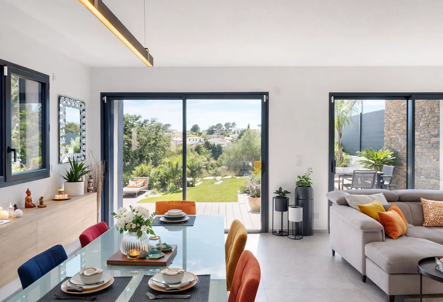 VILLA CONTEMPORAINE - FRÉJUS - TOUR DE MARE. — photo 1
