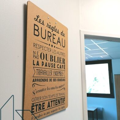 Bureau  2258 €