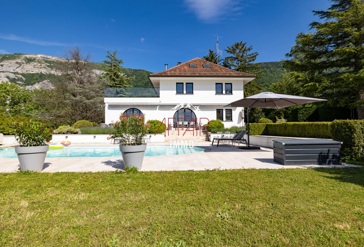 MAISON 8 PIECES  - 210 M2 - 74160 ARCHAMPS — photo 1
