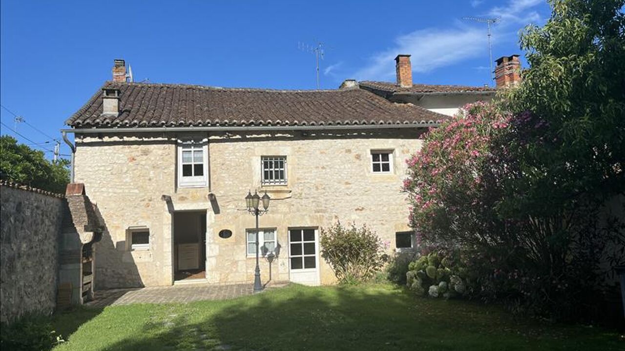 maison 5 pièces 159 m2 à vendre à La Rochefoucauld-en-Angoumois (16110)