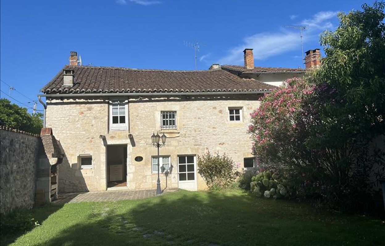 maison 5 pièces 159 m2 à vendre à La Rochefoucauld-en-Angoumois (16110)