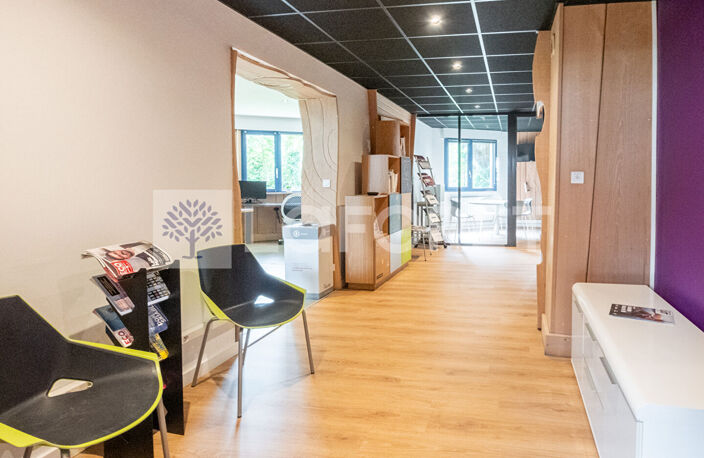 Bureaux 198 m² Annecy - Secteur TRIANGLE D'OR - A DEUX PAS DE... — photo 3